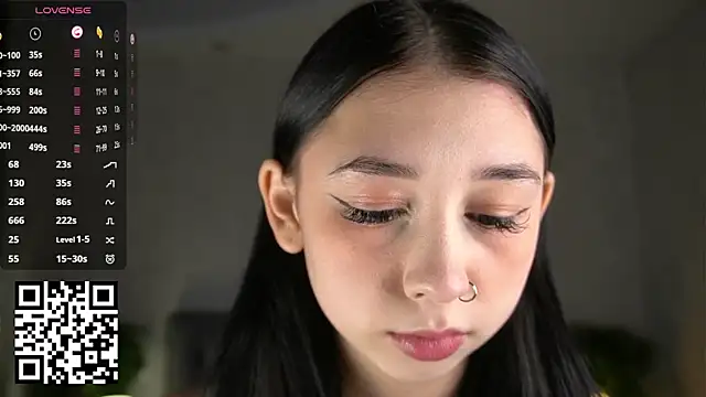 Snapshot of AislyEmbury chatting on November 2025 03:50:02 AM AislyEmbury online show from November 2025 03:50:02 AM