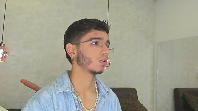 Ian Castillo  online show from February 2025 11:36:01 AM