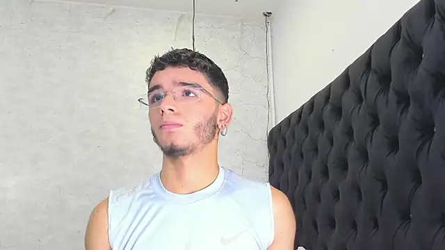 Ian Castillo  online show from February 2025 11:21:01 AM