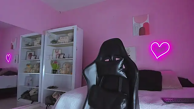 Ian Castillo  online show from February 2025 11:21:02 AM