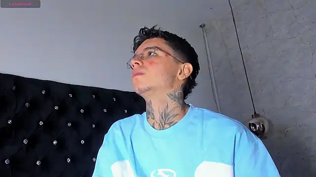 Ian Castillo  online show from October 2025 11:11:02 AM