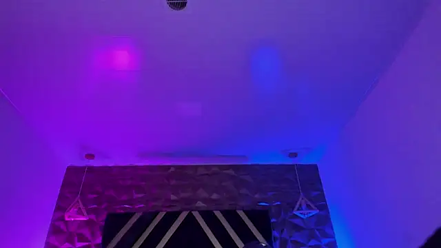 Ian Castillo  online show from April 2026 11:43:01 AM