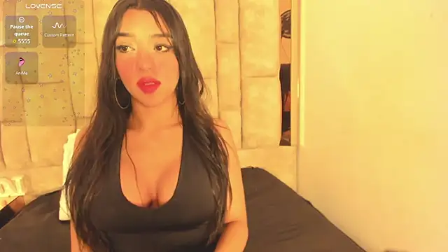 Snapshot of Oliviaa_Evans chatting on November 2025 04:01:02 AM Oliviaa Evans online show from November 2025 04:01:02 AM