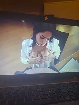 Snapshot of wolfwhite95 chatting on February 2026 01:11:02 AM wolfwhite95 online show from February 2026 01:11:02 AM