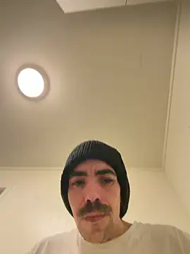 Snapshot of wolfwhite95 chatting on February 2026 06:25:02 AM wolfwhite95 online show from February 2026 06:25:02 AM