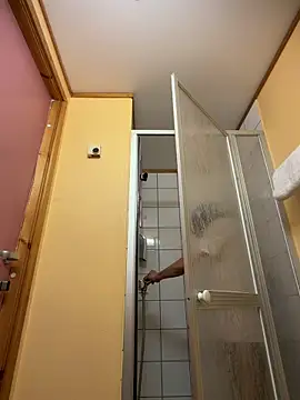 Snapshot of wolfwhite95 chatting on April 2026 11:04:01 PM wolfwhite95 online show from April 2026 11:04:01 PM