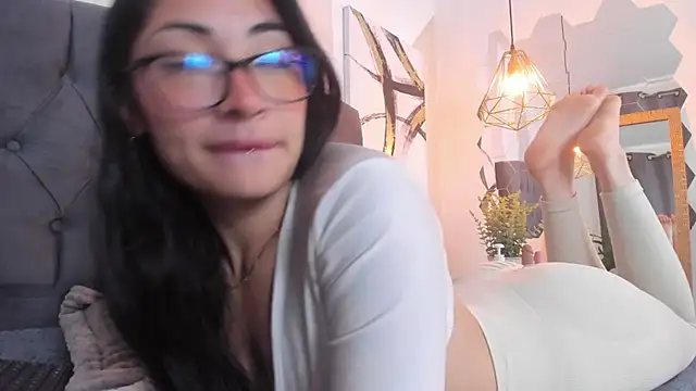 aprildreams19 online show from March 2025 12:52:01 PM