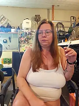 Snapshot of MsShelby40 chatting on April 2026 01:29:02 PM MsShelby40 online show from April 2026 01:29:02 PM