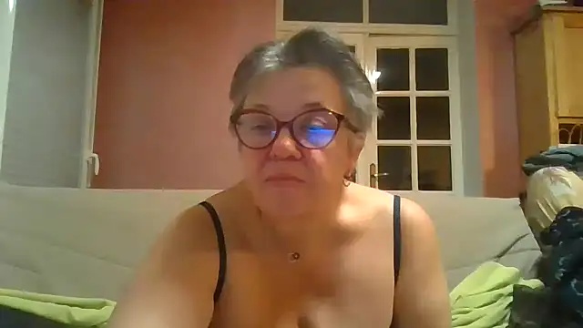 Snapshot of Vandeae44 chatting on March 2026 07:25:01 PM Vandeae44 online show from March 2026 07:25:01 PM