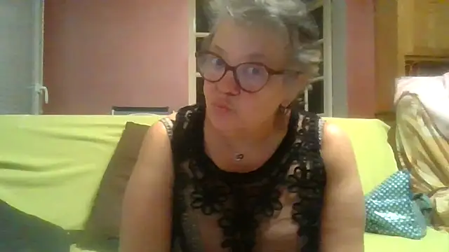 Snapshot of Vandeae44 chatting on April 2026 08:57:02 PM Vandeae44 online show from April 2026 08:57:02 PM