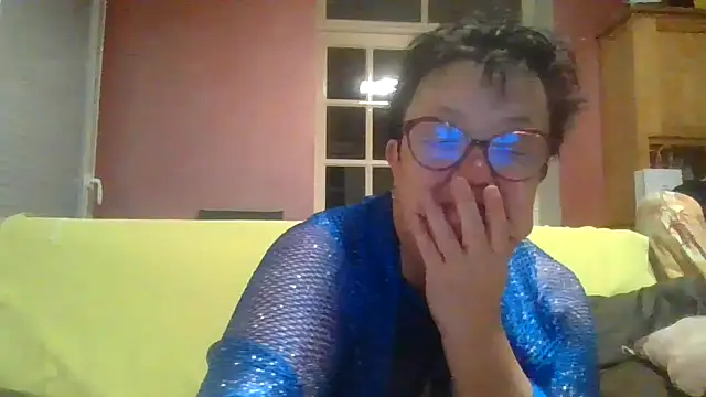 Snapshot of Vandeae44 chatting on May 2026 07:54:01 PM Vandeae44 online show from May 2026 07:54:01 PM