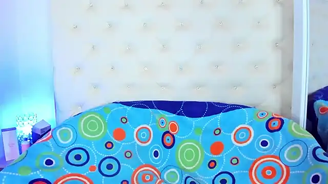 Snapshot of sophie_pariss chatting on February 2025 03:23:01 AM sophie pariss online show from February 2025 03:23:01 AM