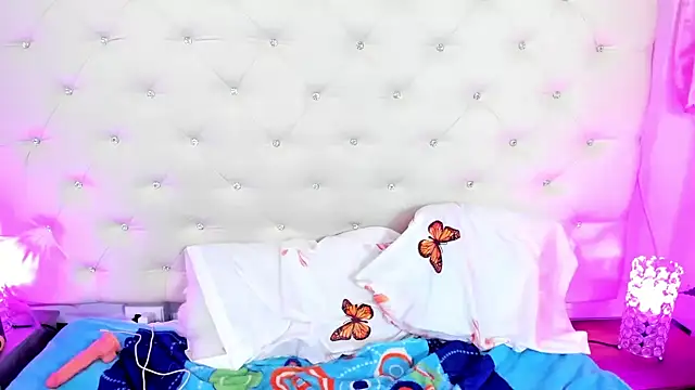 Snapshot of sophie_pariss chatting on February 2025 06:11:02 AM sophie pariss online show from February 2025 06:11:02 AM