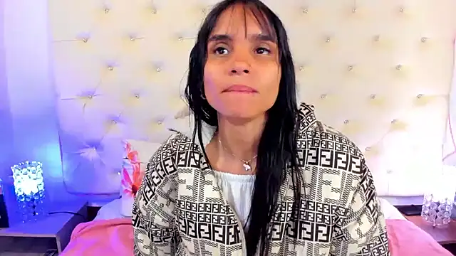 Snapshot of sophie_pariss chatting on February 2025 09:20:02 AM sophie pariss online show from February 2025 09:20:02 AM