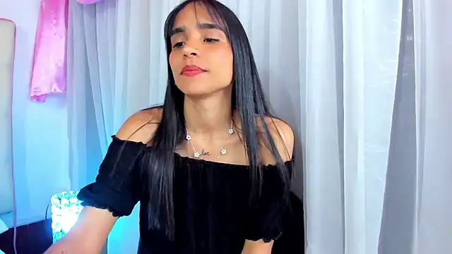 Snapshot of sophie_pariss chatting on February 2025 04:03:01 AM sophie pariss online show from February 2025 04:03:01 AM