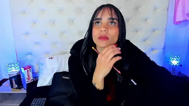 Snapshot of sophie_pariss chatting on February 2025 04:18:02 AM sophie pariss online show from February 2025 04:18:02 AM