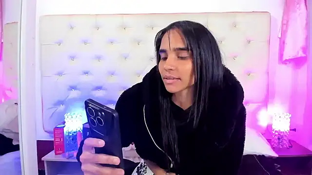 Snapshot of sophie_pariss chatting on February 2025 07:12:01 AM sophie pariss online show from February 2025 07:12:01 AM