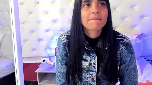 Snapshot of sophie_pariss chatting on March 2025 07:08:02 AM sophie pariss online show from March 2025 07:08:02 AM