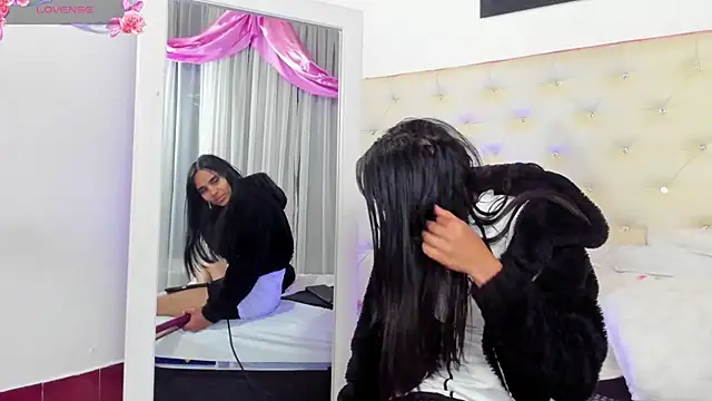 Snapshot of sophie_pariss chatting on March 2025 02:32:01 AM sophie pariss online show from March 2025 02:32:01 AM