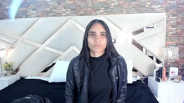 Snapshot of sophie_pariss chatting on September 2025 04:23:01 AM sophie pariss online show from September 2025 04:23:01 AM