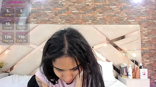 Snapshot of sophie_pariss chatting on September 2025 02:02:01 AM sophie pariss online show from September 2025 02:02:01 AM