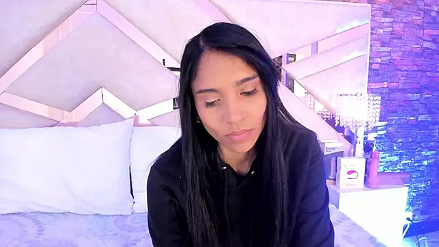 Snapshot of sophie_pariss chatting on October 2025 02:20:01 AM sophie pariss online show from October 2025 02:20:01 AM