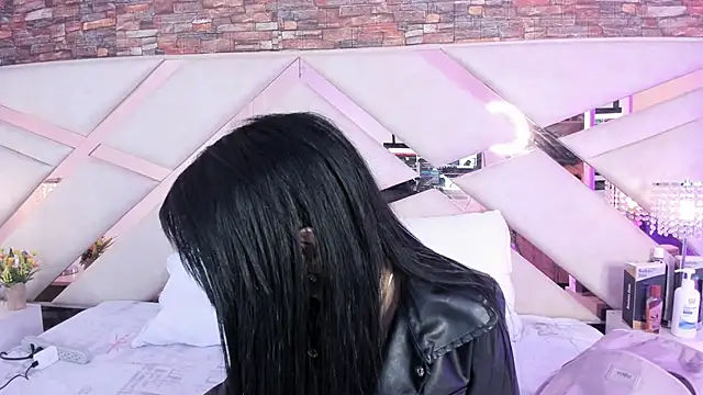 Snapshot of sophie_pariss chatting on October 2025 02:54:02 AM sophie pariss online show from October 2025 02:54:02 AM