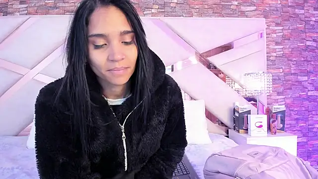 Snapshot of sophie_pariss chatting on October 2025 02:00:02 AM sophie pariss online show from October 2025 02:00:02 AM