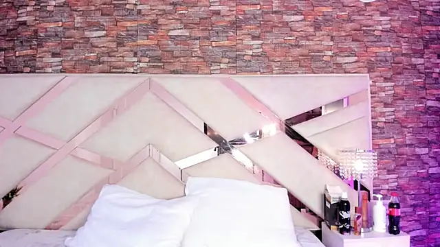 Snapshot of sophie_pariss chatting on October 2025 03:40:01 AM sophie pariss online show from October 2025 03:40:01 AM