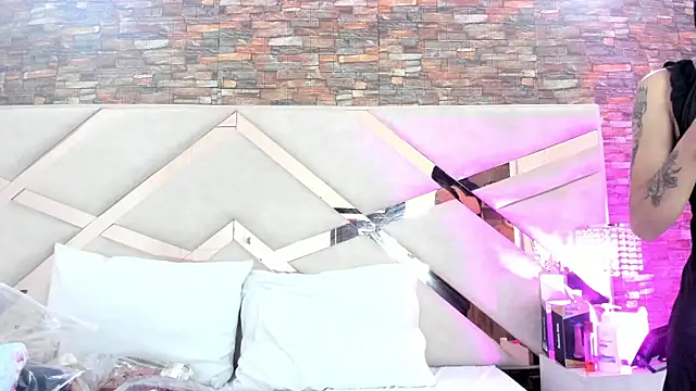 Snapshot of sophie_pariss chatting on November 2025 09:17:02 PM sophie pariss online show from November 2025 09:17:02 PM