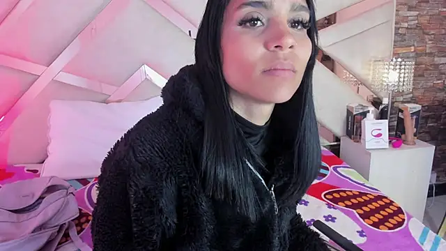 Snapshot of sophie_pariss chatting on November 2025 04:11:02 AM sophie pariss online show from November 2025 04:11:02 AM