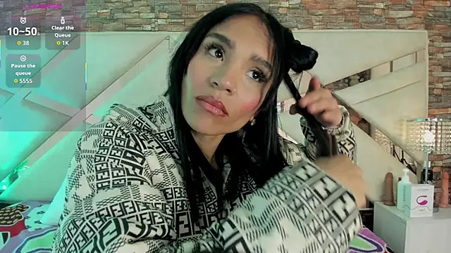 Snapshot of sophie_pariss chatting on November 2025 04:02:02 AM sophie pariss online show from November 2025 04:02:02 AM