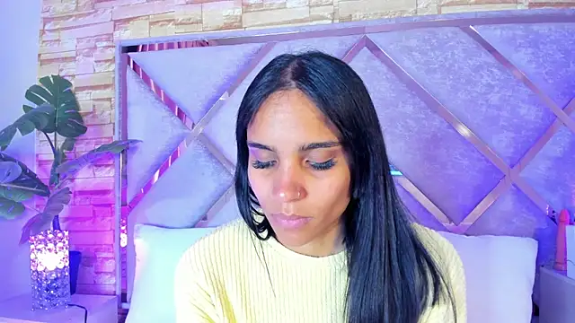 Snapshot of sophie_pariss chatting on November 2025 02:10:02 AM sophie pariss online show from November 2025 02:10:02 AM