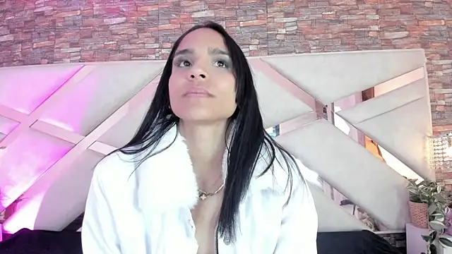 Snapshot of sophie_pariss chatting on December 2025 02:05:02 AM sophie pariss online show from December 2025 02:05:02 AM