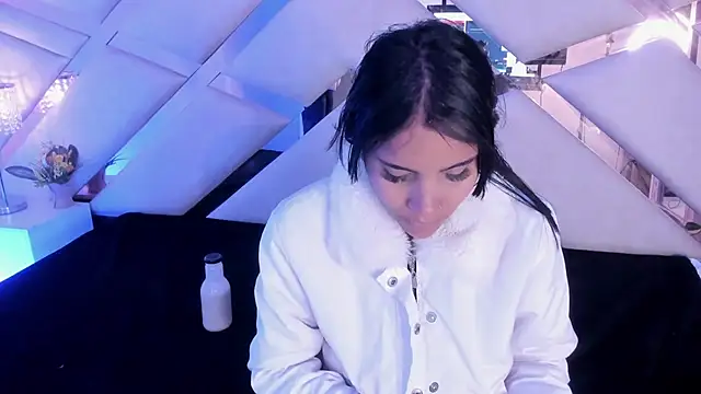 Snapshot of sophie_pariss chatting on December 2025 03:37:02 AM sophie pariss online show from December 2025 03:37:02 AM