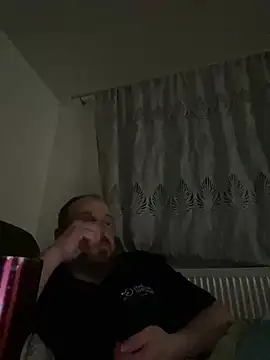 Snapshot of FROL83 chatting on April 2026 08:29:01 PM FROL83 online show from April 2026 08:29:01 PM