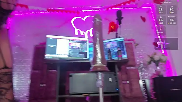Snapshot of AlessiaDouce chatting on February 2025 11:26:02 PM AlessiaDouce online show from February 2025 11:26:02 PM