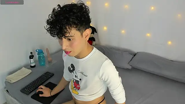 Snapshot of Benjamin_Buster chatting on December 2024 01:32:01 AM Benjamin Buster online show from December 2024 01:32:01 AM
