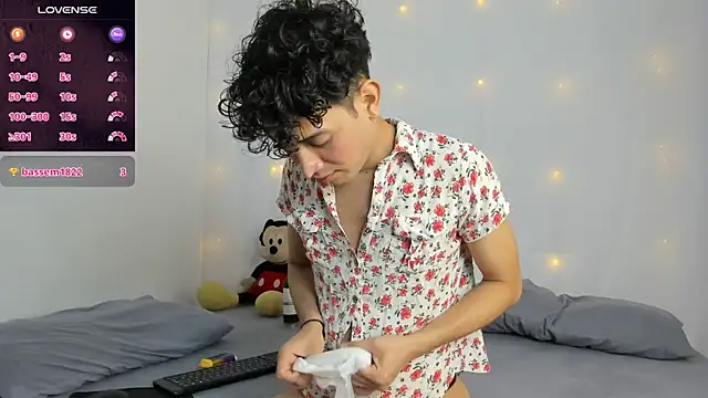 Snapshot of Benjamin_Buster chatting on December 2024 09:15:01 PM Benjamin Buster online show from December 2024 09:15:01 PM