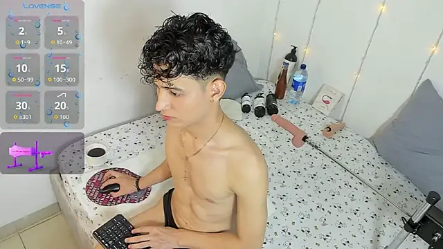 Snapshot of Benjamin_Buster chatting on September 2025 04:03:01 AM Benjamin Buster online show from September 2025 04:03:01 AM