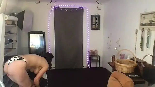 Snapshot of BonfireBonnie chatting on January 2025 07:49:01 PM BonfireBonnie online show from January 2025 07:49:01 PM