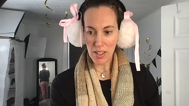 Snapshot of BonfireBonnie chatting on February 2025 02:13:02 PM BonfireBonnie online show from February 2025 02:13:02 PM