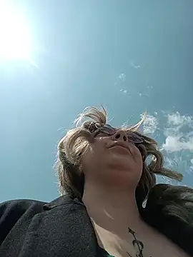 madelaine- online show from February 2026 06:30:01 PM