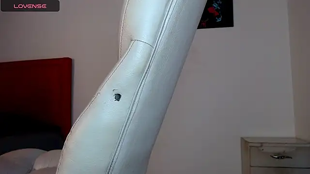 Snapshot of tonibelmont chatting on December 2024 09:32:02 PM tonibelmont online show from December 2024 09:32:02 PM