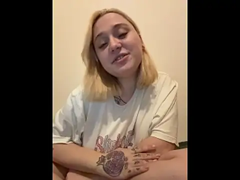 DaisyBooom online show from March 2026 07:27:01 PM