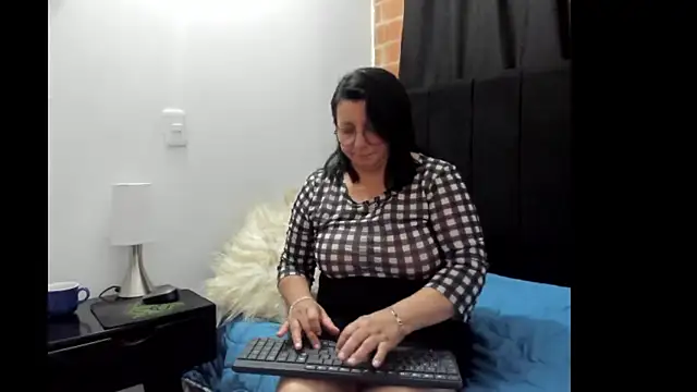 Evaaross 2345 online show from January 2025 11:21:02 PM