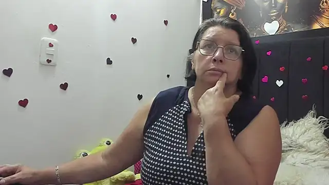 Evaaross 2345 online show from April 2026 08:20:02 PM