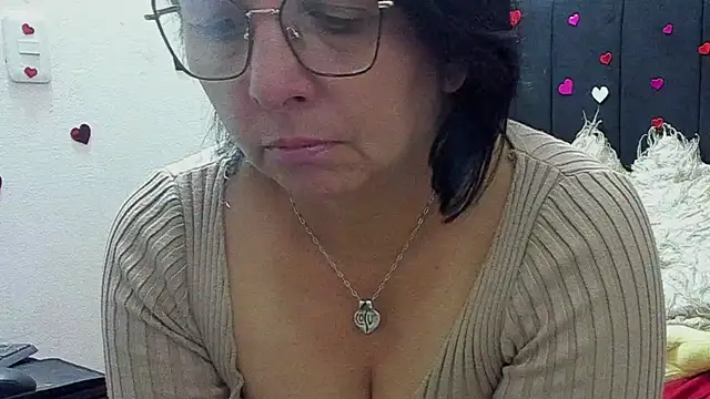 Snapshot of Evaaross_2345 chatting on May 2026 01:19:01 PM Evaaross 2345 online show from May 2026 01:19:01 PM