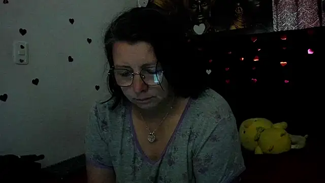 Snapshot of Evaaross_2345 chatting on June 2026 01:15:01 PM Evaaross 2345 online show from June 2026 01:15:01 PM
