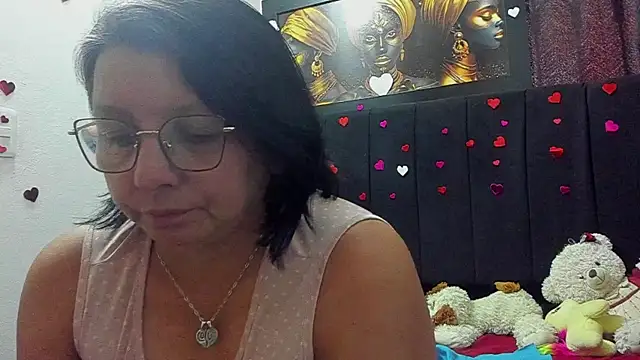 Snapshot of Evaaross_2345 chatting on July 2026 04:00:01 PM Evaaross 2345 online show from July 2026 04:00:01 PM